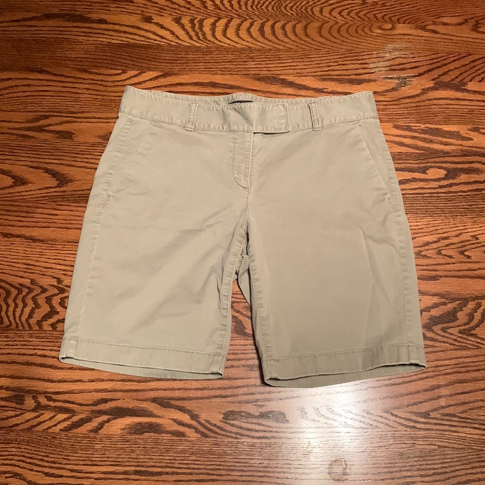 Ann Taylor tan shorts. Size 8 Petite.